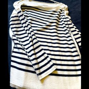 Light weight stripped sweater in excellent condition